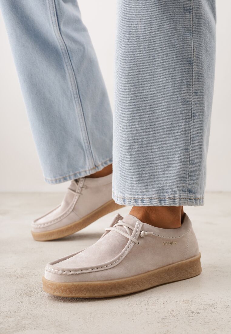 Beżowe Zamszowe Półbuty ze Skórzaną Wkładką i Ozdobnymi Przeszyciami Olenos 1