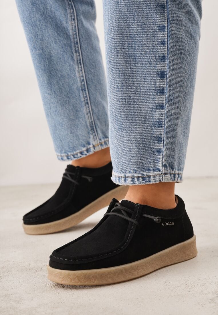 Czarne Zamszowe Półbuty ze Skórzaną Wkładką i Ozdobnymi Przeszyciami Olenos 2