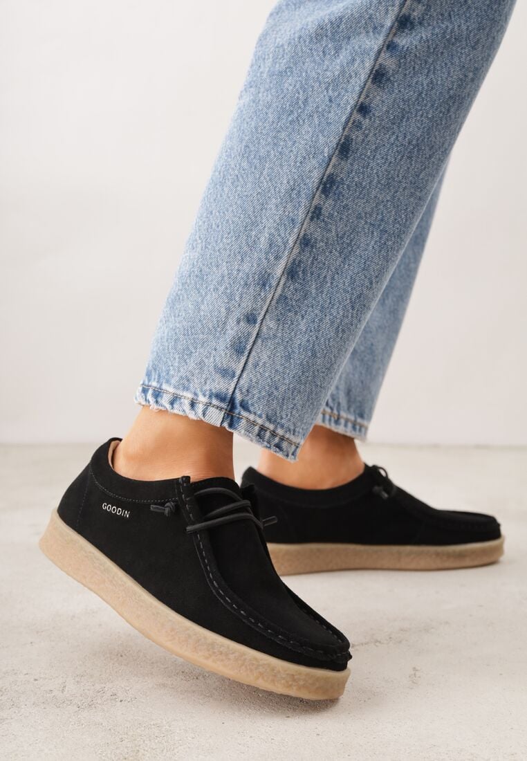 Czarne Zamszowe Półbuty ze Skórzaną Wkładką i Ozdobnymi Przeszyciami Olenos 1