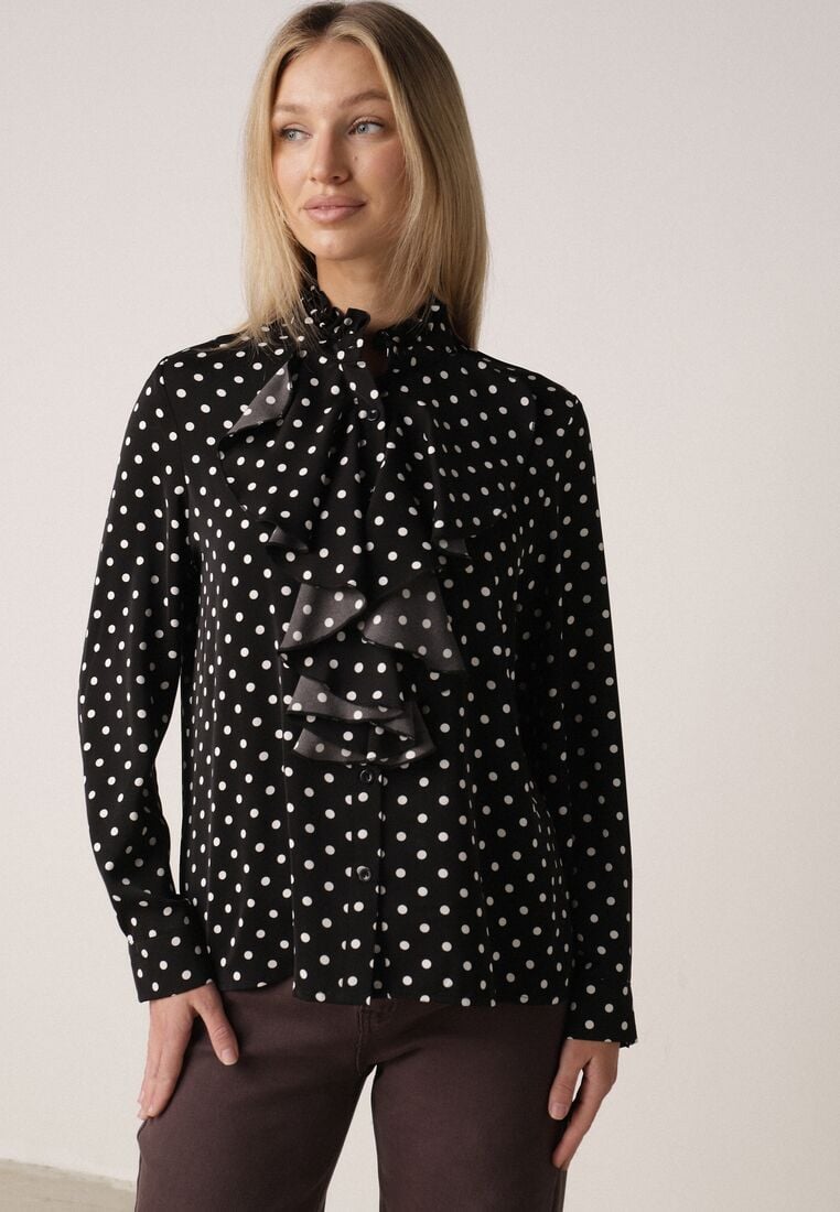 Czarna Wiskozowa Koszula w Kropki ze Stójką z Ozdobnymi Falbanami Isamene 1