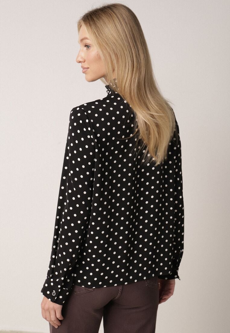 Czarna Wiskozowa Koszula w Kropki ze Stójką z Ozdobnymi Falbanami Isamene 3