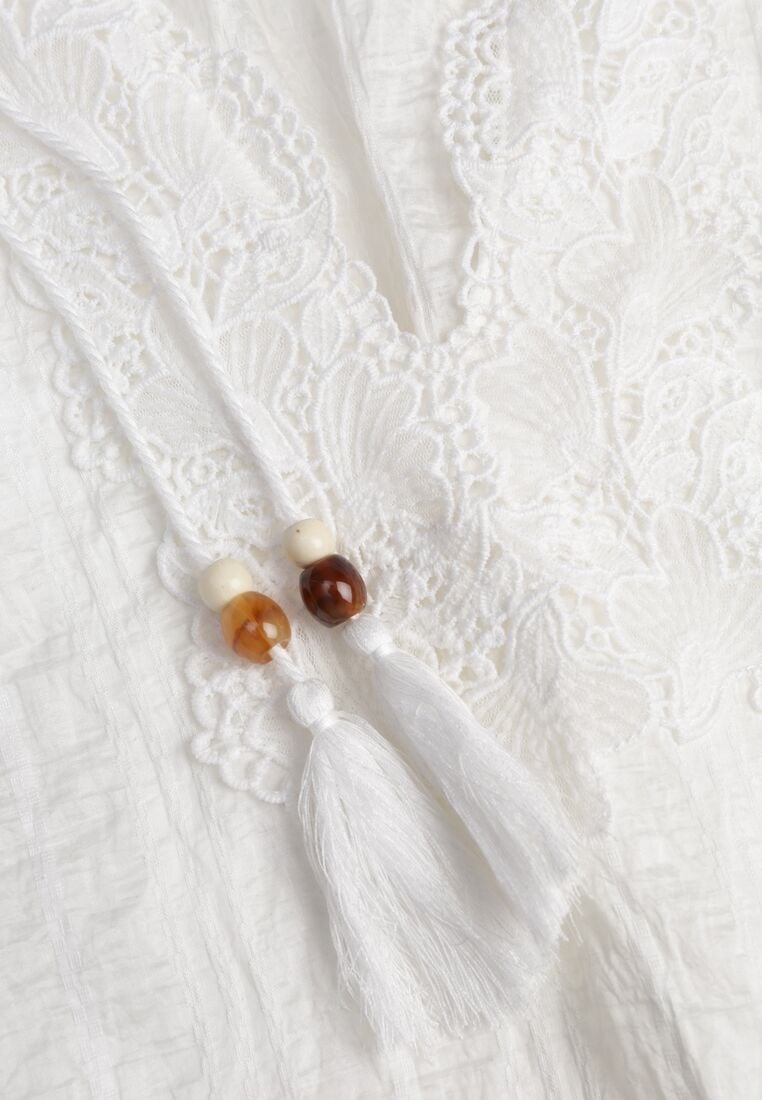 Biała Rustykalna Bluzka z Tencelu Ozdobiona Wiązaniem Koronką i Koralikami Sachi 8