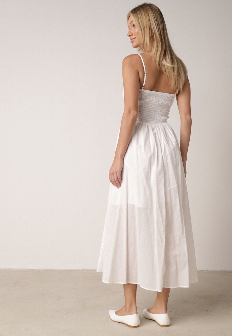 Biała Bawełniana Sukienka o Rozkloszowanym Kroju na Ramiączka z Haftem Rhethiphe 3