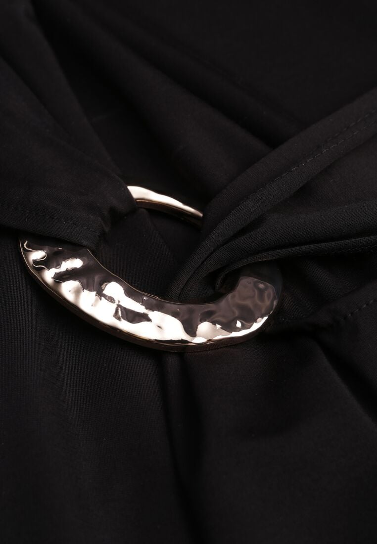 Czarna Wizytowa Sukienka Taliowana z Metaliczną Ozdobą Aroos 8