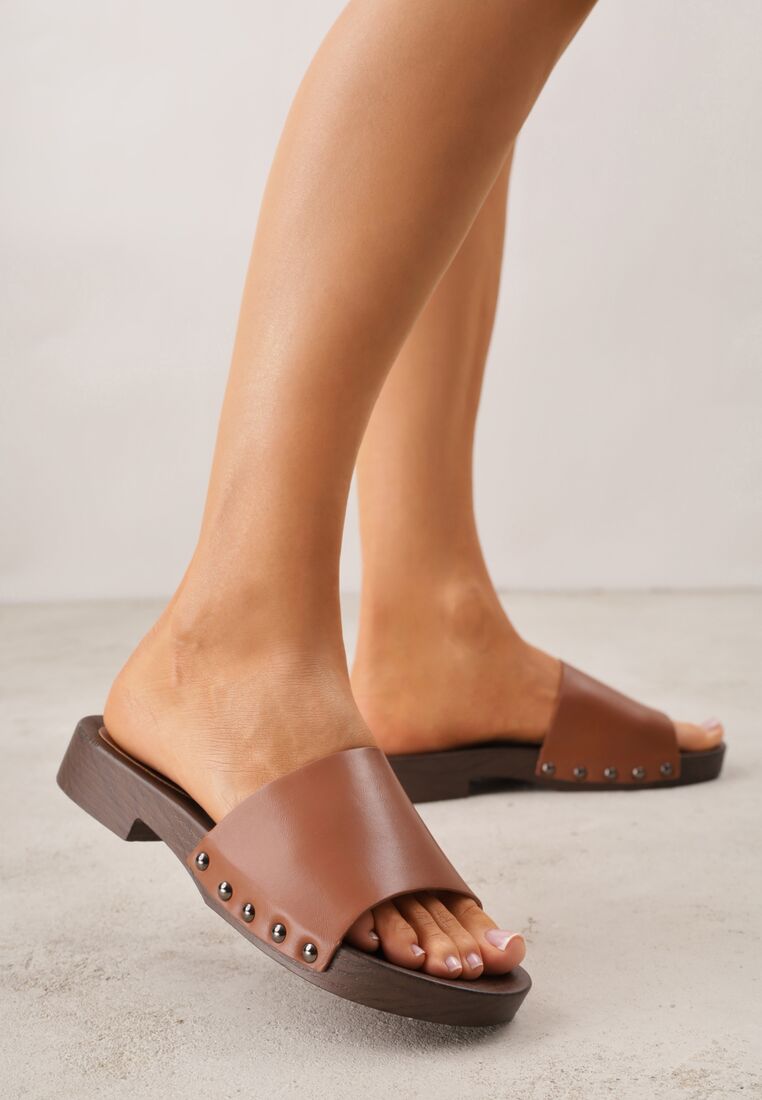 Brązowe Klapki w Klasycznym Stylu z Nitami Talove 1