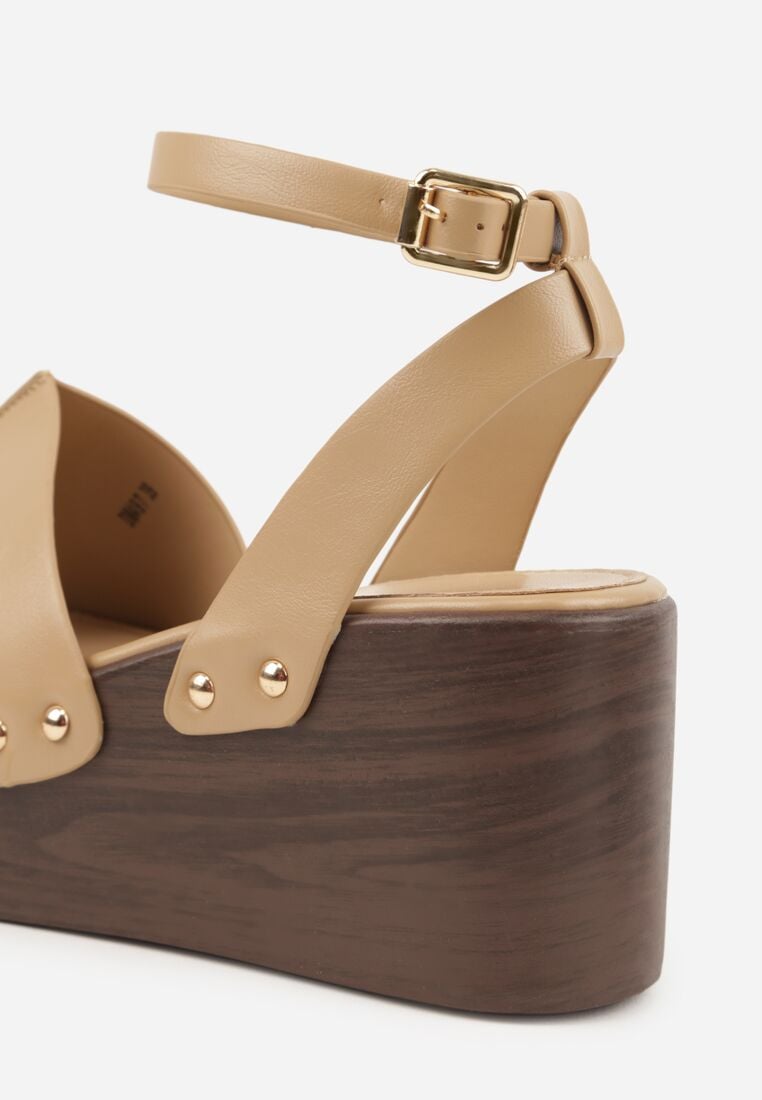 Ciemnobeżowe Sandały na Koturnie i Platformie Ozdobione Nitami Rhethe 8