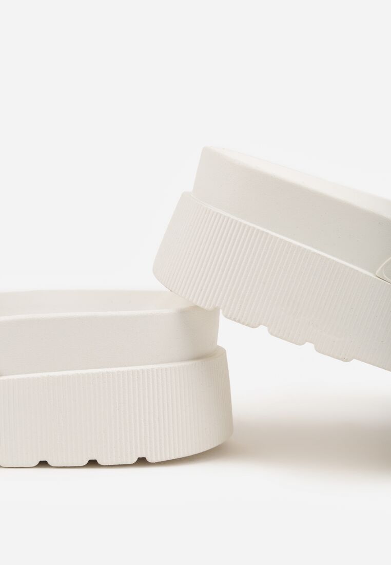 Białe Klapki na Grubej Podeszwie z Dwoma Klamrami Xenienne 9