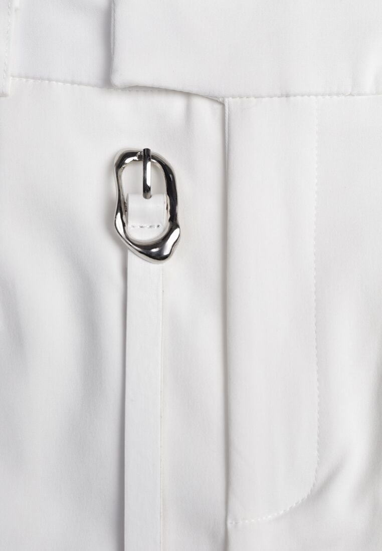 Biała Ołówkowa Spódnica z Bawełną z Paskiem i Podszewką Typu Szorty Vikisola 8