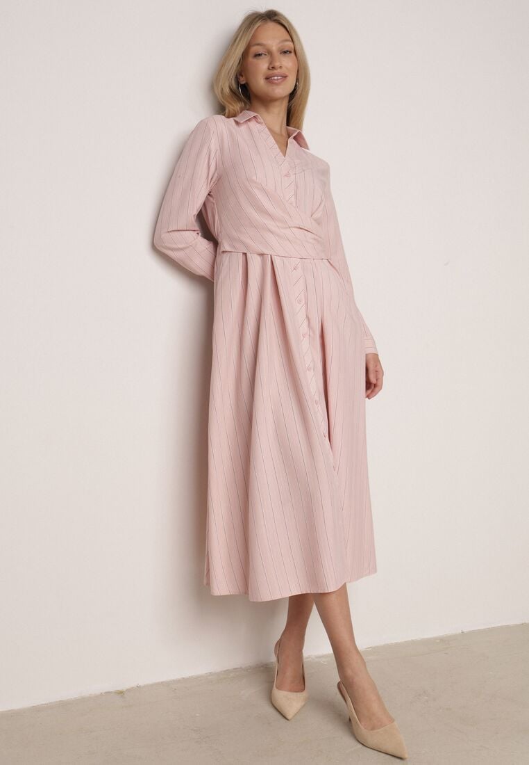 Różowa Koszulowa Sukienka z Wiskozy z Ozdobnym Marszczeniem w Talii Batena 1