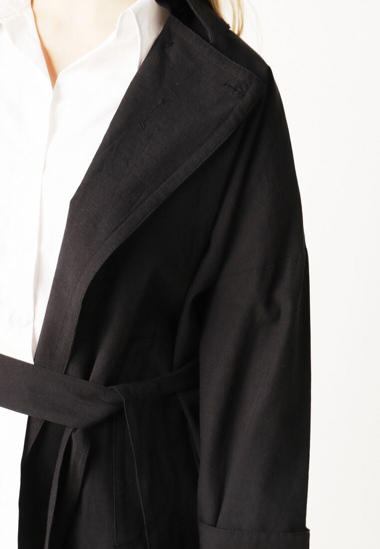 Czarna Bawełniano-Wiskozowa Kurtka Typu Krótki Trencz z Ozdobnym Guzikiem Dafena 5