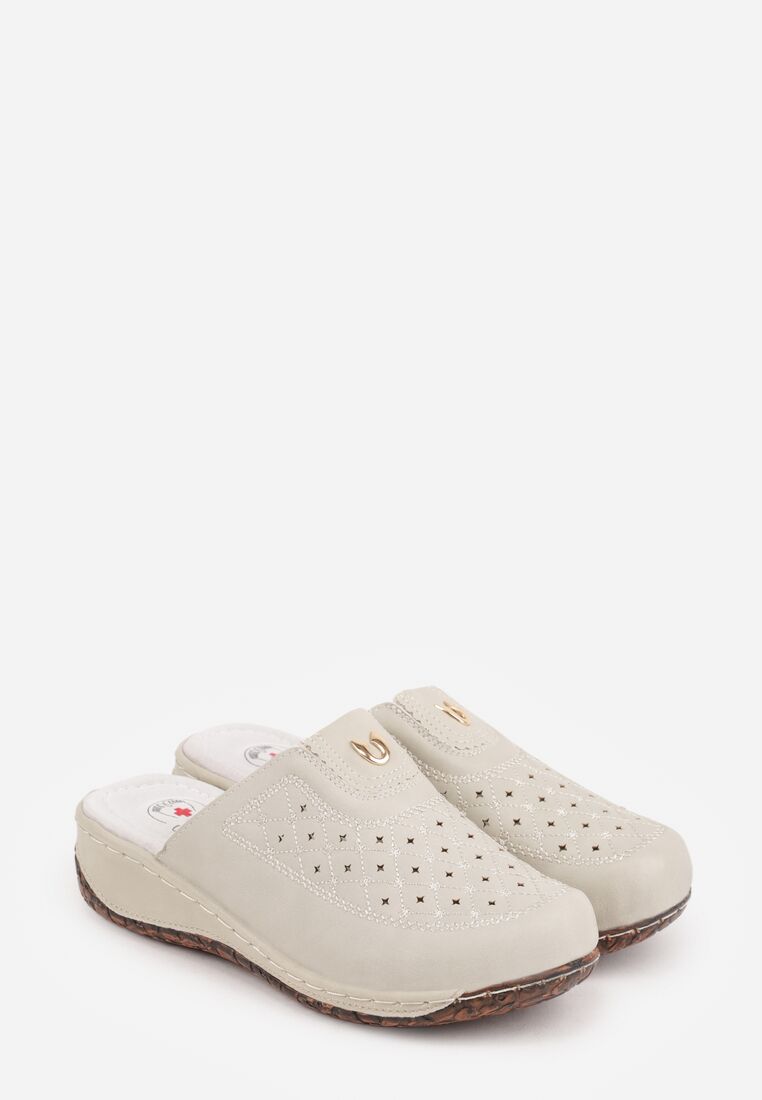 Beżowe Klapki Ozdobione Tłoczeniem Perforacją i Metaliczną Aplikacją Arihari 5