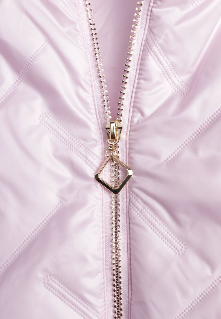 Różowa Kurtka Pikowana z Nieodpinanym Kapturem i Aplikacją na Rękawie Endora 8