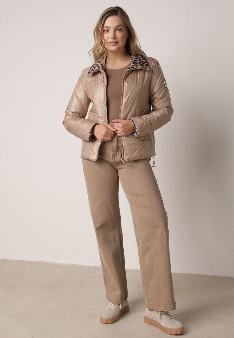 Ciemnobeżowa Dwustronna Kurtka Pikowana Ozdobiona Naszywką i Panterką Nemopis 4