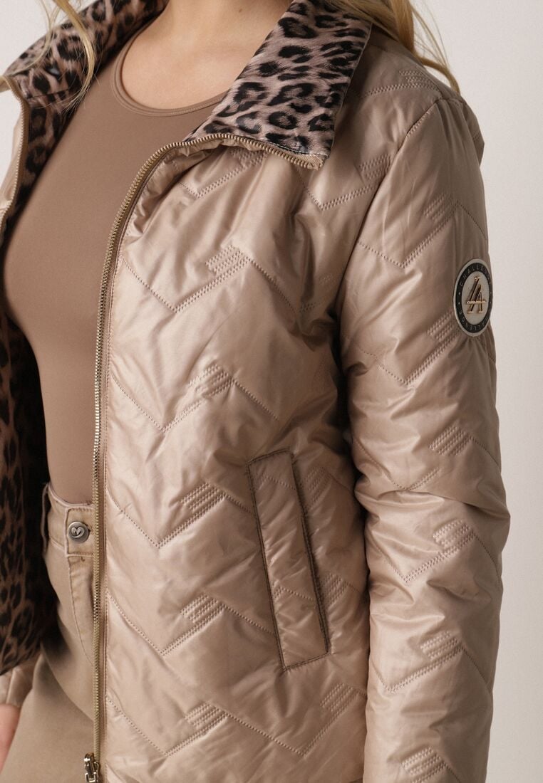 Ciemnobeżowa Dwustronna Kurtka Pikowana Ozdobiona Naszywką i Panterką Nemopis 5