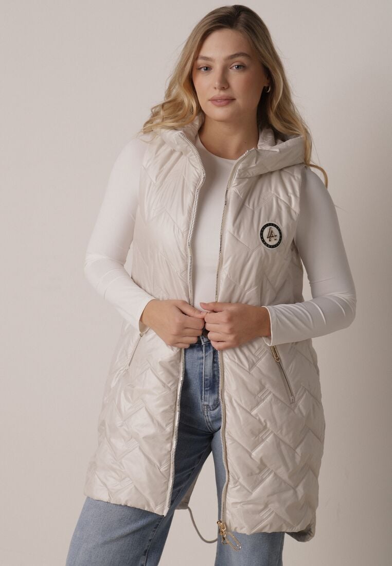 Jasnoszara Przejściowa Kamizelka Pikowana o Długim Kroju z Kapturem i Naszywką Harmaste 1