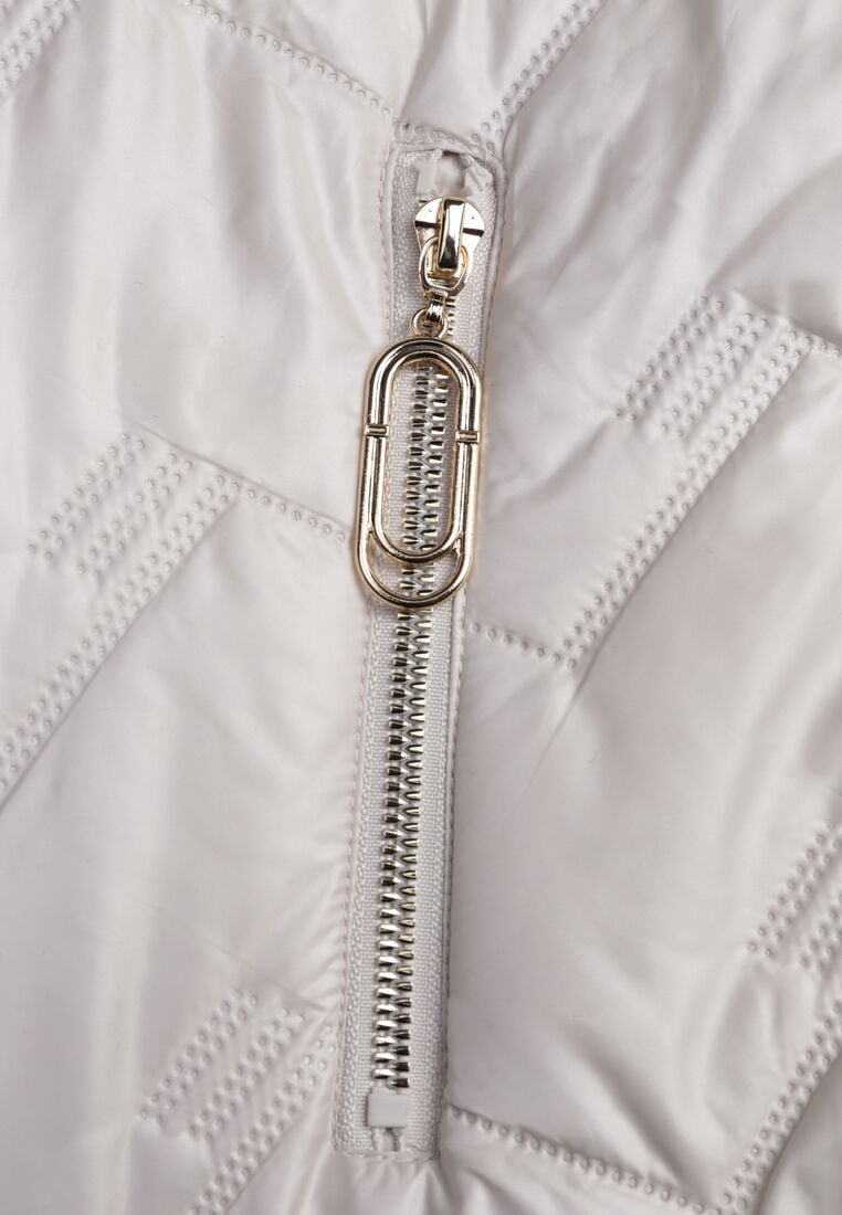 Jasnoszara Przejściowa Kamizelka Pikowana o Długim Kroju z Kapturem i Naszywką Harmaste 8