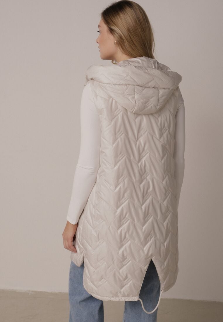Jasnoszara Przejściowa Kamizelka Pikowana o Długim Kroju z Kapturem i Naszywką Harmaste 3