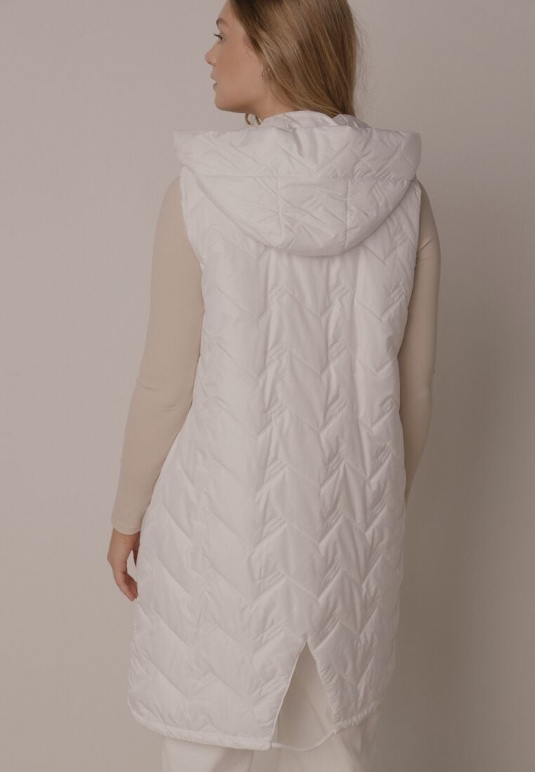 Biała Przejściowa Kamizelka Pikowana o Długim Kroju z Kapturem i Naszywką Harmaste 3