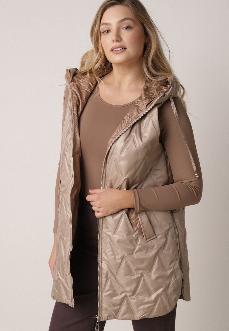 Brązowa Pikowana Kamizelka o Długim Kroju z Nieodpinanym Kapturem w Romby Dephice 1