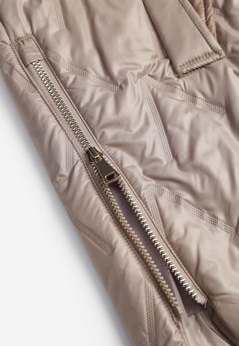 Brązowa Pikowana Kamizelka o Długim Kroju z Nieodpinanym Kapturem w Romby Dephice 8