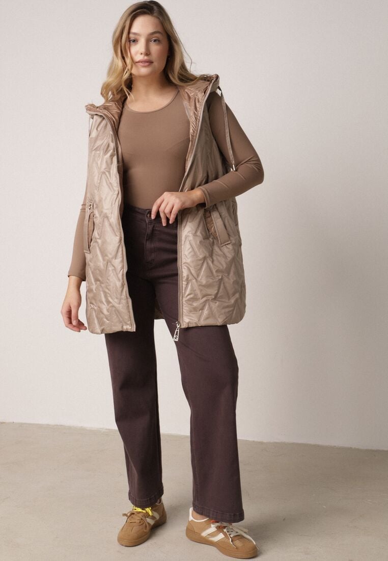 Brązowa Pikowana Kamizelka o Długim Kroju z Nieodpinanym Kapturem w Romby Dephice 2