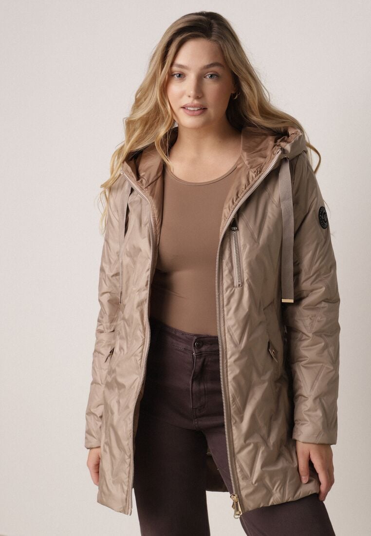 Brązowa Pikowana Kurtka Przejściowa Parka z Kapturem o Długim Kroju z Ozdobą Isaline 1