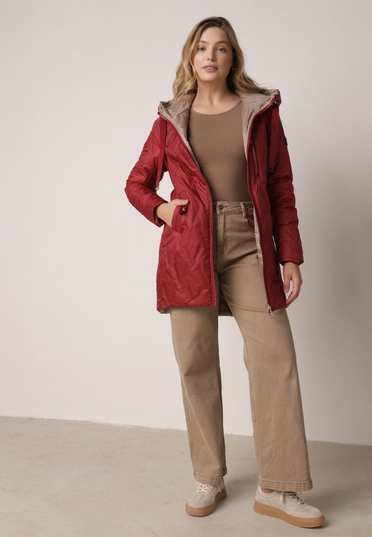 Czerwona Pikowana Kurtka Przejściowa Parka z Kapturem o Długim Kroju z Ozdobą Isaline 2