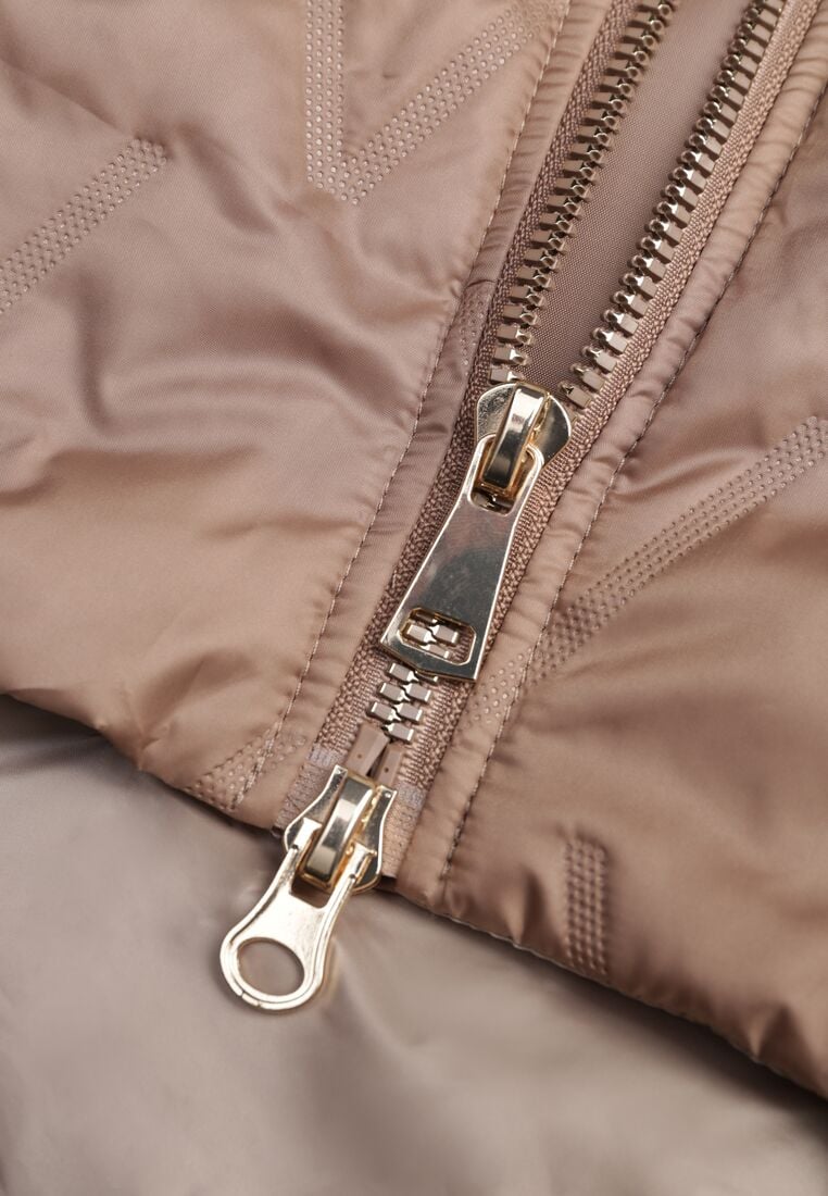 Jasnobrązowa Pikowana Kurtka Przejściowa Parka z Kapturem o Długim Kroju z Ozdobą Isaline 8