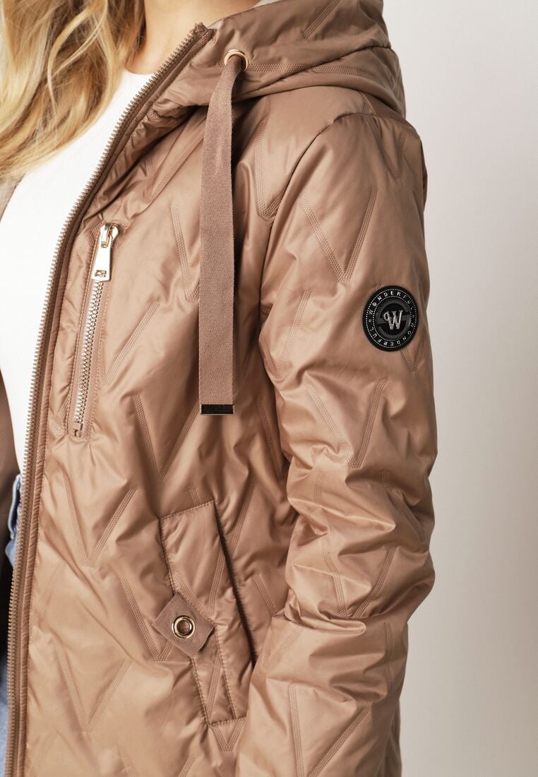 Jasnobrązowa Pikowana Kurtka Przejściowa Parka z Kapturem o Długim Kroju z Ozdobą Isaline 5