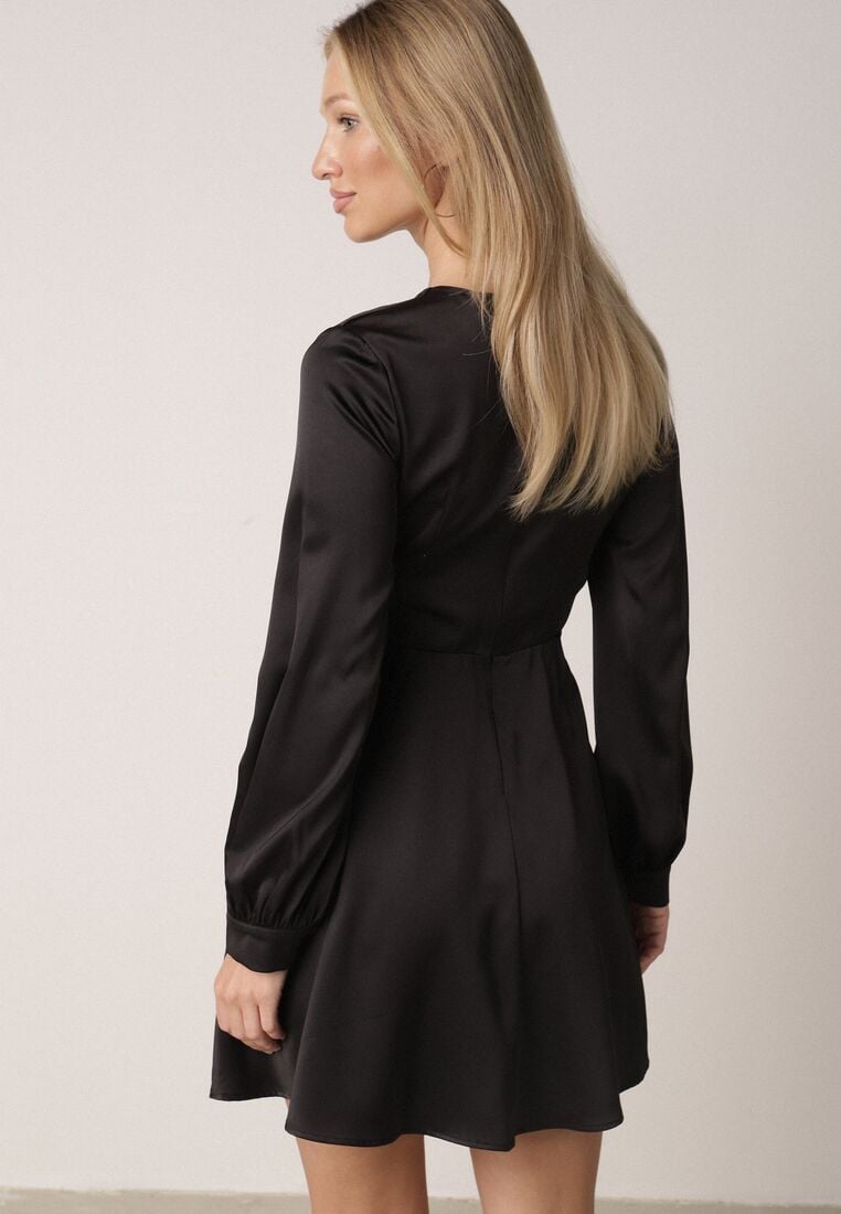 Czarna Satynowa Sukienka VICES z Bawełny o Kopertowym Kroju Glanita 3