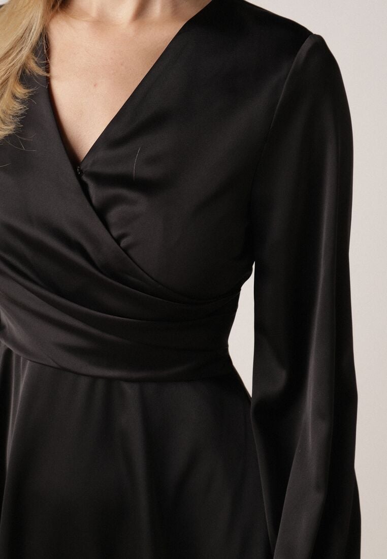 Czarna Satynowa Sukienka VICES z Bawełny o Kopertowym Kroju Glanita 5