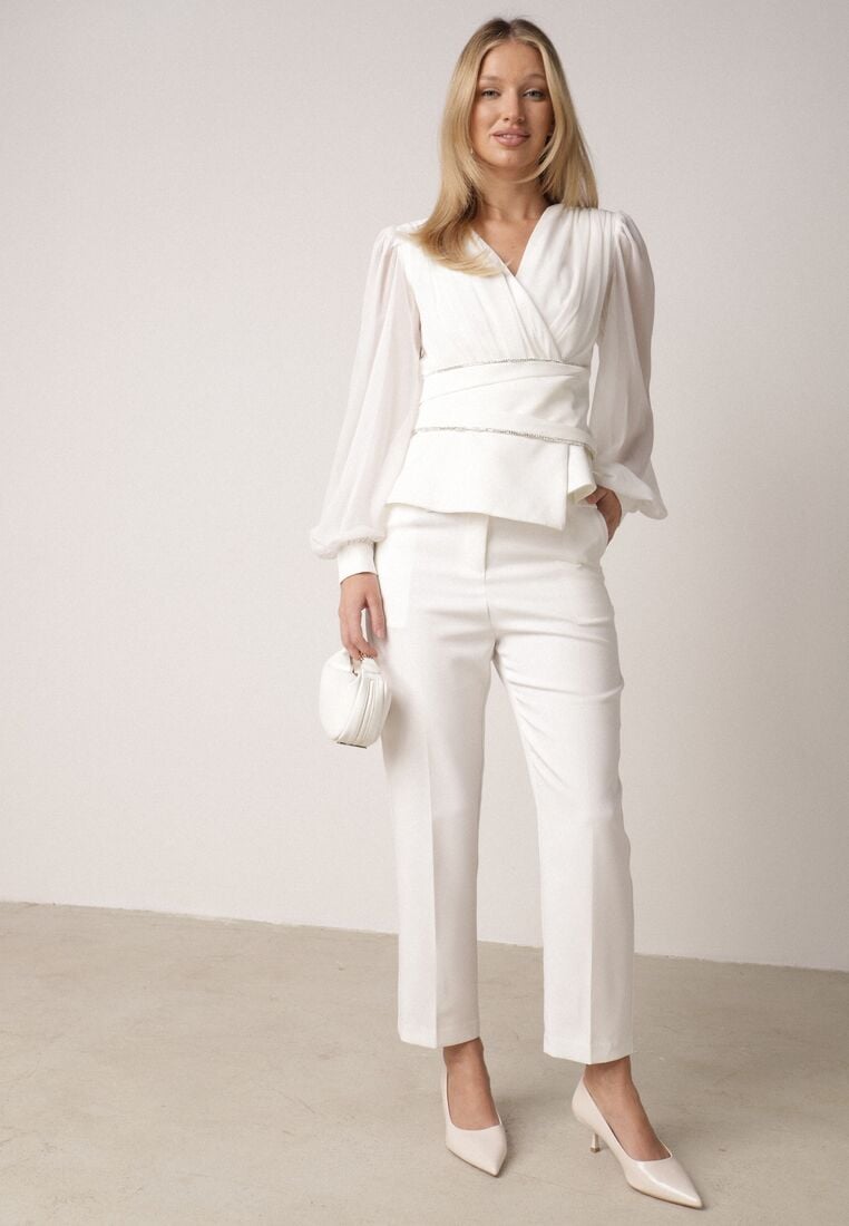 Biała Bluzka Kopertowa VICES z Dekoltem V Bufiastymi Rękawkami i Zaakcentowanymi Ramionami Tine 2