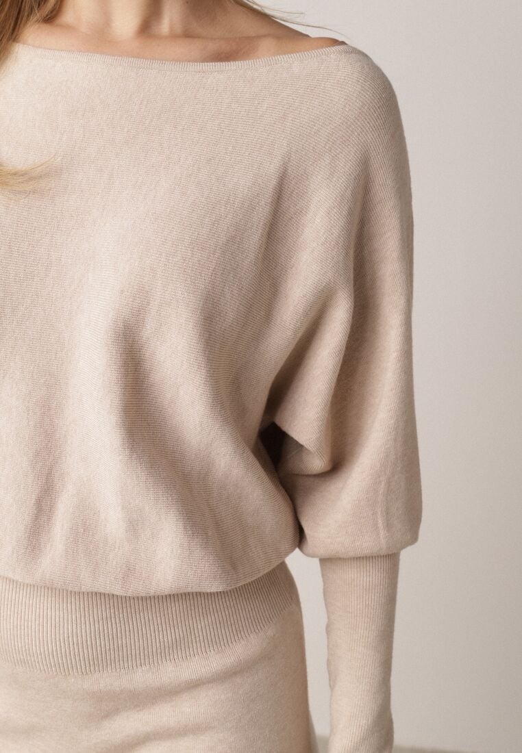 Beżowa Dzianinowa Sukienka z Wiskozą o Nietoperzowym Kroju z Dekoltem w Łódkę Tisan 4