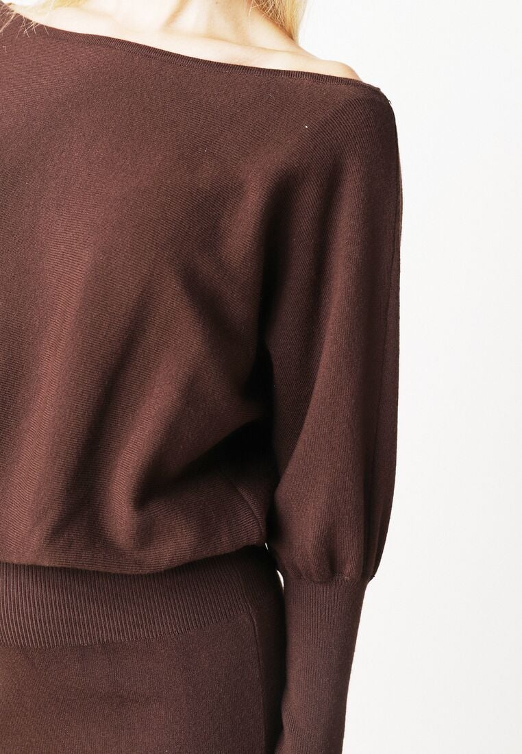 Brązowa Dzianinowa Sukienka z Wiskozą o Nietoperzowym Kroju z Dekoltem w Łódkę Tisan 5