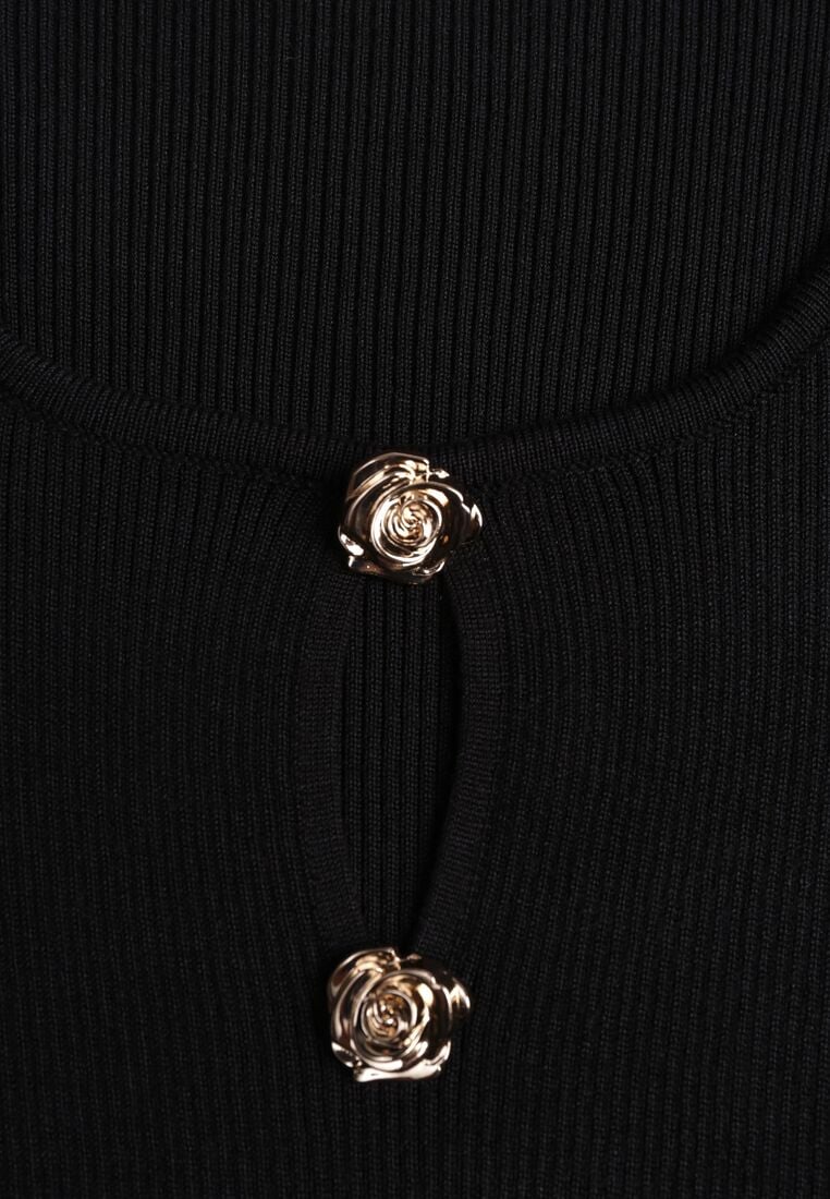 Czarna Sweterkowa Sukienka Dopasowana z Wiskozy z Falbankami i Guzikami Nevinndra 8