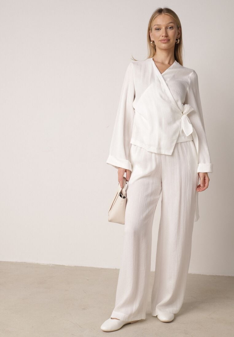 Biała Kopertowa Bluzka z Wiskozy Ozdobiona Wiązaniem Velanitte 2