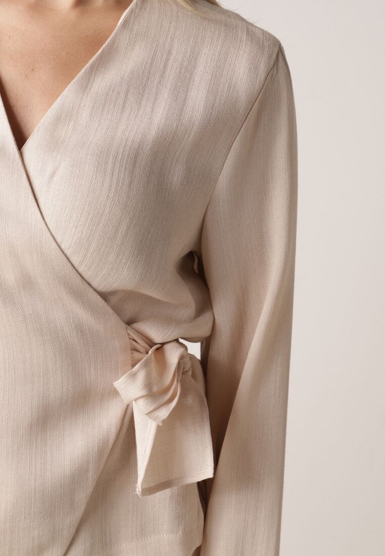 Beżowa Kopertowa Bluzka z Wiskozy Ozdobiona Wiązaniem Velanitte 5