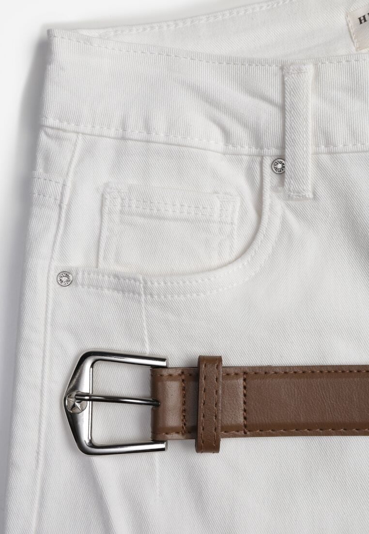 Białe Jeansy o Kroju Mom Fit z Bawełną i Wiskozą Ozdobione Paskiem Salmirra 8