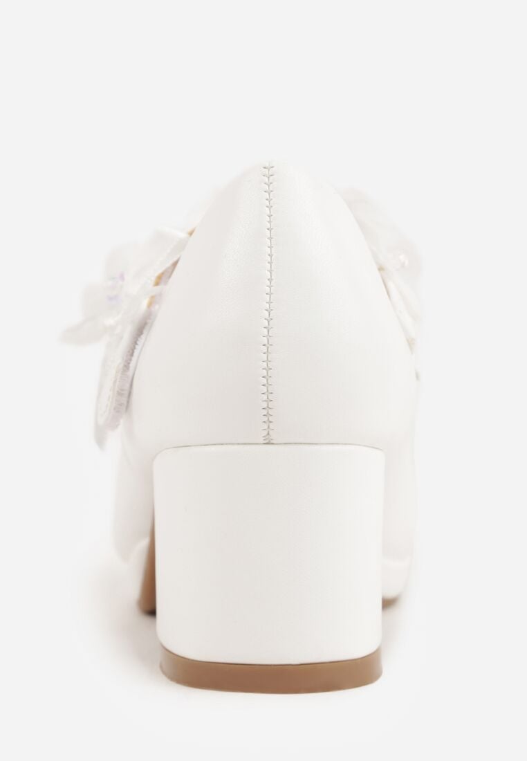 Białe Półbuty na Niskim Obcasie Ozdobione Kwiatową Aplikacją 3D i Kokardą Tesanne 5