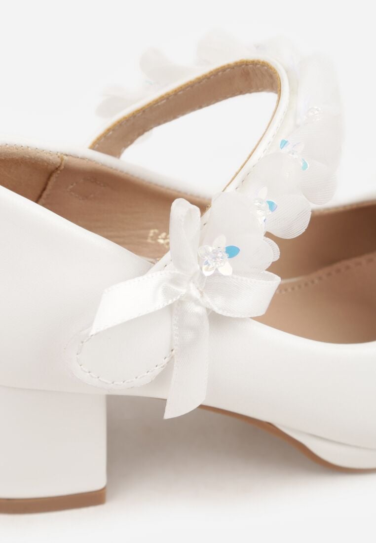 Białe Półbuty na Niskim Obcasie Ozdobione Kwiatową Aplikacją 3D i Kokardą Tesanne 6
