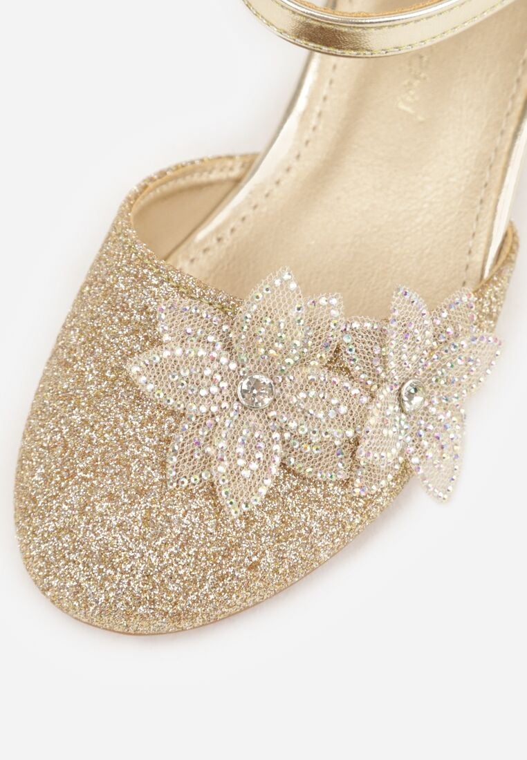 Złote Eleganckie Sandały Czółenka na Słupku z Brokatem i Kwiatową Aplikacją Maennes 6