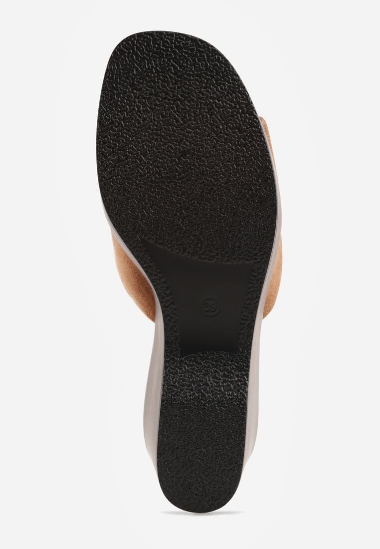 Jasnobrązowe Klapki Drewniaki na Koturnie z Paskiem z Imitacji Zamszu Abiara 7