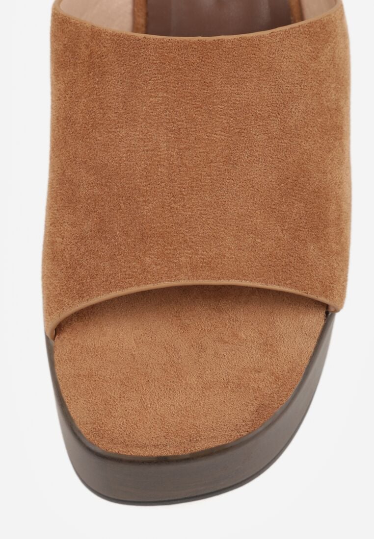 Jasnobrązowe Klapki Drewniaki na Koturnie z Paskiem z Imitacji Zamszu Abiara 9