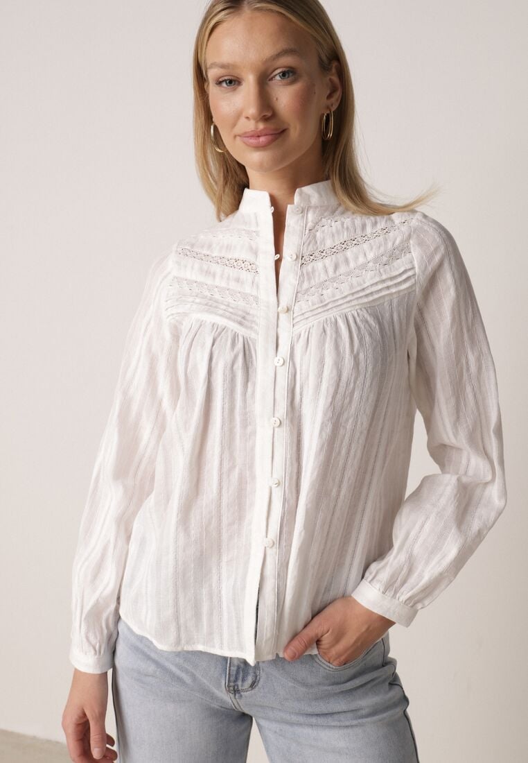 Biała Bawełniana Rustykalna Koszula ze Stójką i Koronkowymi Wstawkami Felielia 1