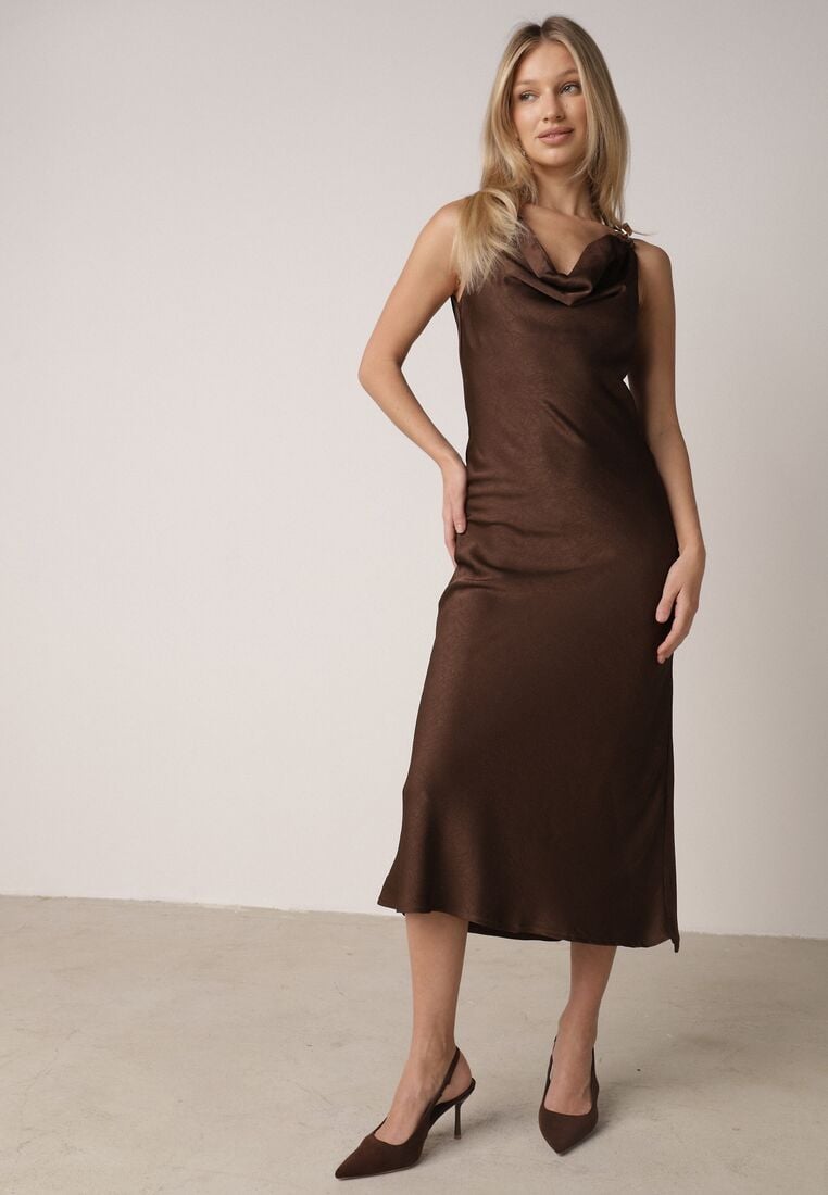 Brązowa Satynowa Sukienka na Ozdobnych Ramiączkach z Dekoltem Woda Avalentara 2