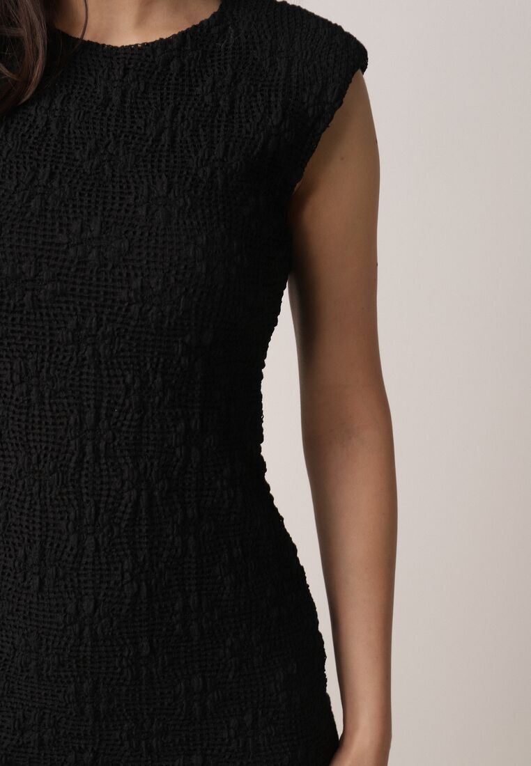 Czarna Sukienka Ażurowa z Usztywnioną Linią Ramion i Przezroczystym Dołem Semiriel 5