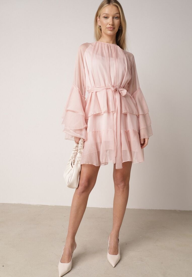 Różowa Sukienka z Eterycznymi Falbanami i Wiązanym Paskiem Rivaniah 2