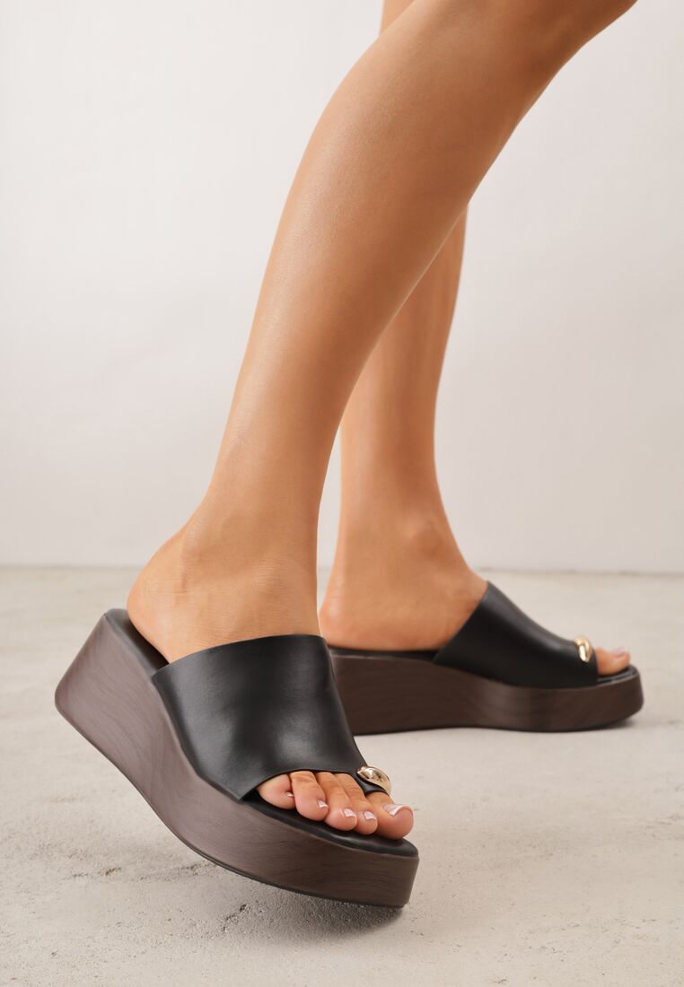 Czarne Klapki Drewniaki na Koturnie z Paskiem na Palec Triajoy 1