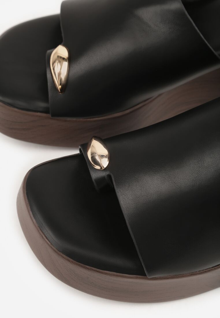 Czarne Klapki Drewniaki na Koturnie z Paskiem na Palec Triajoy 8