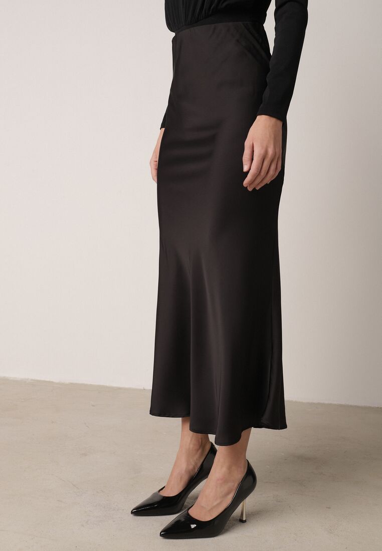 Czarna Satynowa Spódnica z Lekko Rozkloszowanym Dołem  Zinnemira 2